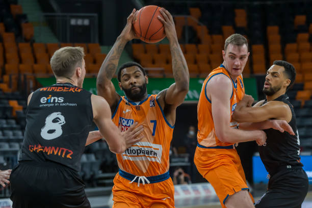 中脱颖而出 中脱颖而出