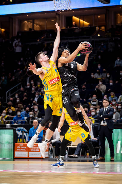 开场不久便 开场不久便