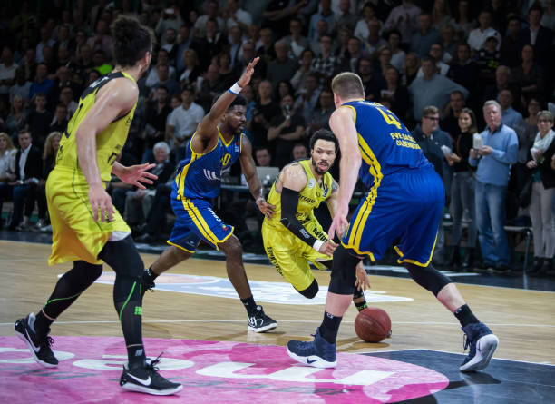 球员之间的 球员之间的